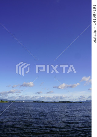 青い空と琵琶湖 青い空と琵琶湖 141997191