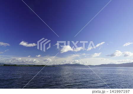 青い空と琵琶湖 青い空と琵琶湖 141997197
