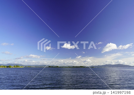 青い空と琵琶湖 青い空と琵琶湖 141997198