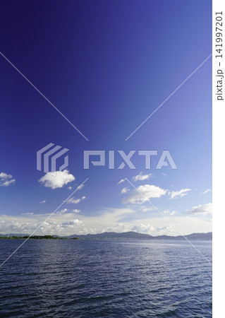 青い空と琵琶湖 青い空と琵琶湖 141997201