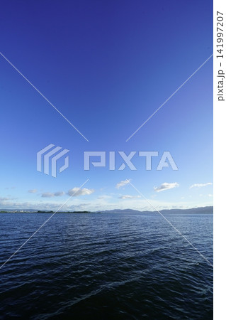 青い空と琵琶湖 青い空と琵琶湖 141997207