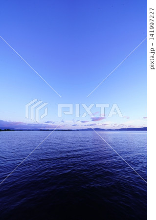 青い空と琵琶湖 青い空と琵琶湖 141997227