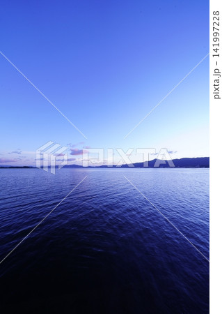 青い空と琵琶湖 青い空と琵琶湖 141997228