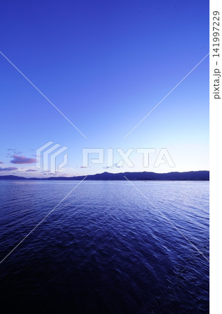 青い空と琵琶湖 青い空と琵琶湖 141997229