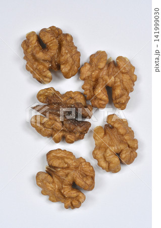 Shelled Walnut Halves Shelled Walnut Halves 141999030