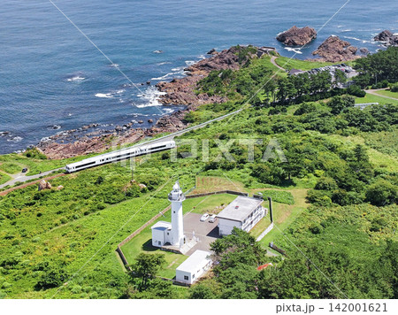 「青森県」種差海岸と東北エモーション(レストラン列車)の風景 八戸市 「青森県」種差海岸と東北エモーション(レストラン列車)の風景 八戸市 142001621