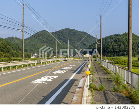 大阪府豊能郡能勢町を通る国道173号線沿いの風景 大阪府豊能郡能勢町を通る国道173号線沿いの風景 142002279