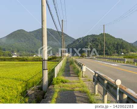 大阪府豊能郡能勢町を通る国道173号線沿いの風景 大阪府豊能郡能勢町を通る国道173号線沿いの風景 142002283