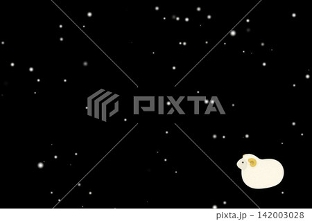 雪が降る静かな夜空に佇む可愛い羊のイラスト 142003028