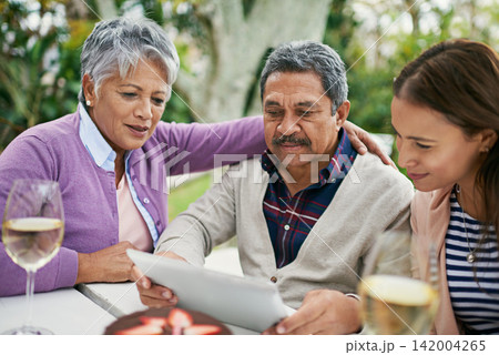 Family, senior and couple, outdoor and anniversary with old man reading letter, romance and love for wife. Garden, daughter and mother with smile, listening and happy for celebration and home 142004265