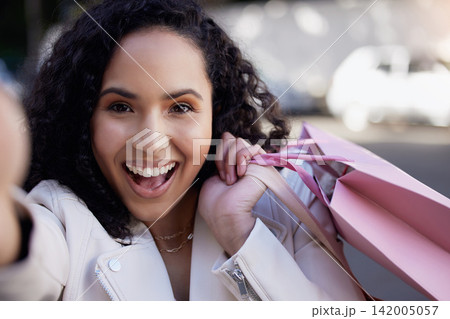 Smile, portrait and selfie of woman with shopping bag in city for social media, online blog or post. Influencer, happy and photography with packaging for giveaway update, discount or memory in France Smile, portrait and selfie of woman with shopping bag in city for social media, online blog or post. Influencer, happy and photography with packaging for giveaway update, discount or memory in France 142005057
