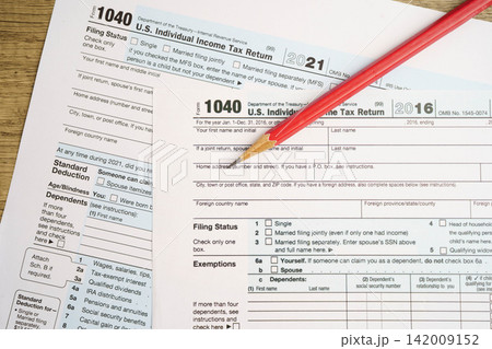 Tax form 1040 U.S. Individual Income Tax Return, business finance concept. Tax form 1040 U.S. Individual Income Tax Return, business finance concept. 142009152