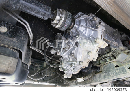 CV joint shaft and Transfer case 4WD shift motor of  SUV. 142009378