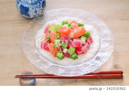 長芋料理、山かけのリブート版(鮪とサーモンの角切り、長芋のとろろと角切り、茹でオクラ和え) 長芋料理、山かけのリブート版(鮪とサーモンの角切り、長芋のとろろと角切り、茹でオクラ和え) 142010362