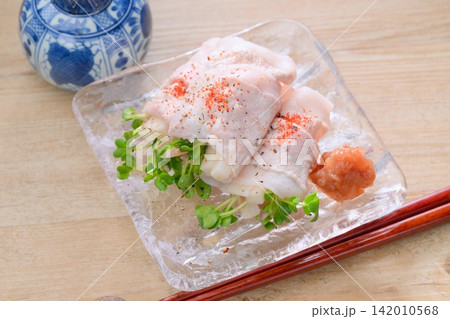 夏料理、冷しゃぶ豚肉の長芋・かいわれ大根巻。 夏料理、冷しゃぶ豚肉の長芋・かいわれ大根巻。 142010568