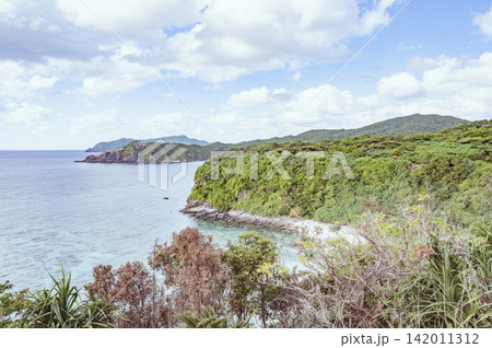 慶良間諸島 高台から望む阿嘉島の風景(ヒズシビーチ付近) 慶良間諸島 高台から望む阿嘉島の風景(ヒズシビーチ付近) 142011312