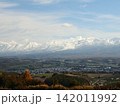 初冬の十勝岳連峰と上富良野の町並み 142011992