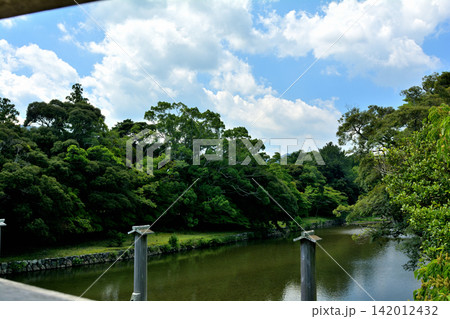 伊勢神宮・五十鈴川の風景 伊勢神宮・五十鈴川の風景 142012432