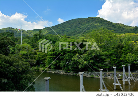 伊勢神宮・五十鈴川の風景 伊勢神宮・五十鈴川の風景 142012436