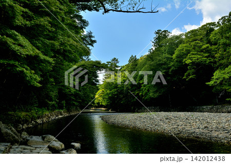 伊勢神宮・五十鈴川の風景 伊勢神宮・五十鈴川の風景 142012438