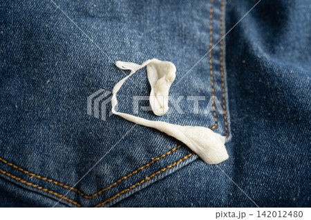 Dirty chewing gum stain removal on cloth jean accident to wash with washing powder, cleaning housework. Dirty chewing gum stain removal on cloth jean accident to wash with washing powder, cleaning housework. 142012480
