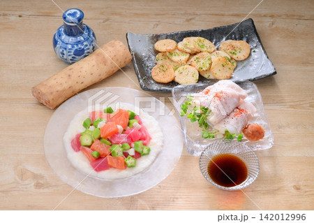 長芋のアレンジ料理、山かけ(マグロ・サーモン)、冷しゃぶの山芋千切り包み、長芋のバター炒醤油め 長芋のアレンジ料理、山かけ(マグロ・サーモン)、冷しゃぶの山芋千切り包み、長芋のバター炒醤油め 142012996