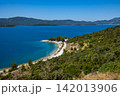 Coastal beach and green hills in Croatia 142013906