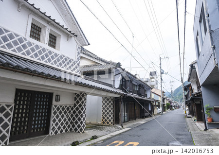古い町並みが残る高梁市の紺屋川美観地区 142016753