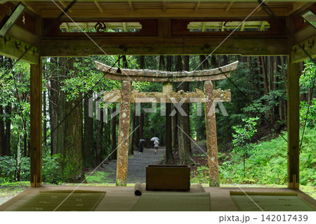 京都府亀岡市西別院町犬甘野に所在する静寂な松尾神社を撮影 京都府亀岡市西別院町犬甘野に所在する静寂な松尾神社を撮影 142017439