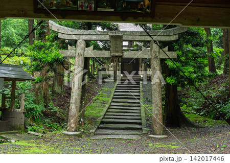 京都府亀岡市西別院町犬甘野に所在する静寂な松尾神社を撮影 京都府亀岡市西別院町犬甘野に所在する静寂な松尾神社を撮影 142017446