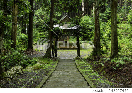 京都府亀岡市西別院町犬甘野に所在する静寂な松尾神社を撮影 142017452