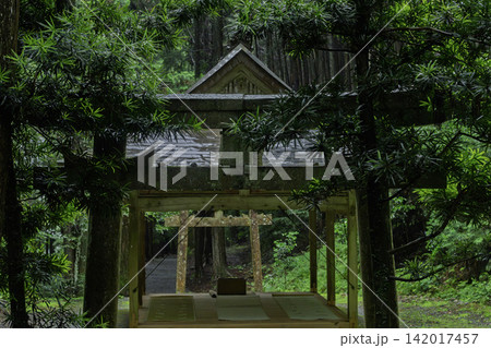 京都府亀岡市西別院町犬甘野に所在する静寂な松尾神社を撮影 京都府亀岡市西別院町犬甘野に所在する静寂な松尾神社を撮影 142017457