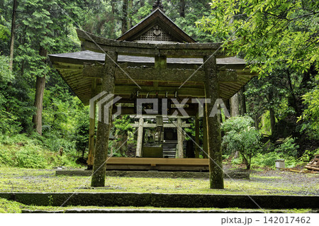 京都府亀岡市西別院町犬甘野に所在する静寂な松尾神社を撮影 京都府亀岡市西別院町犬甘野に所在する静寂な松尾神社を撮影 142017462
