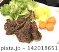 ハーブローストラムチョップと温野菜のプレート 142018651