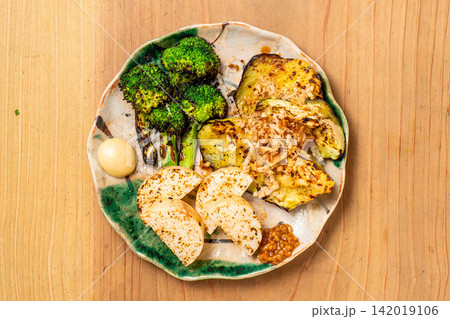 彩り豊かな炭火焼き野菜3種盛り合わせ 彩り豊かな炭火焼き野菜3種盛り合わせ 142019106