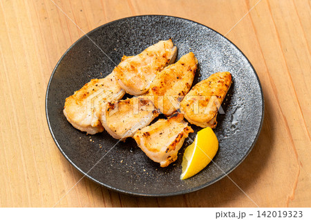 コリコリ食感が癖になる炭火焼きやげん軟骨 142019323