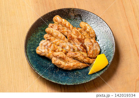 弾力とジューシーさが魅力の炭火焼き鶏せせり 弾力とジューシーさが魅力の炭火焼き鶏せせり 142019334
