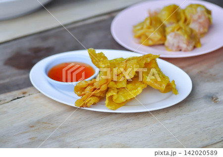 fried wonton, deep fried wonton or fried dumpling or deep fried dumpling and dip fried wonton, deep fried wonton or fried dumpling or deep fried dumpling and dip 142020589