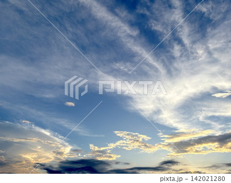 夕日に染まる雲 142021280