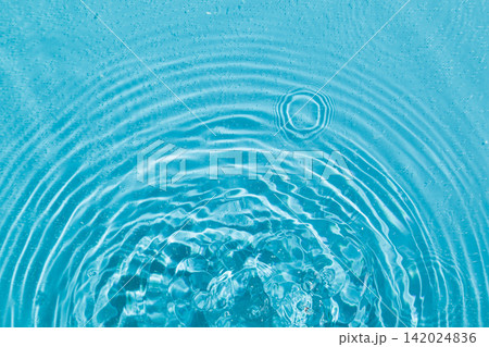 drops on water with circles on a blue background drops on water with circles on a blue background 142024836
