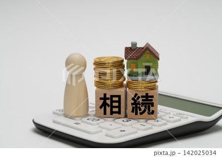 相続による資産承継と不動産相続を表すイメージ 相続による資産承継と不動産相続を表すイメージ 142025034