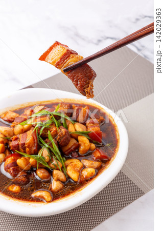 stir Fried Water Chestnut Rice with Braised Pork Dish stir Fried Water Chestnut Rice with Braised Pork Dish 142029363