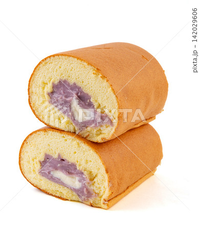 taro Paste Filled Swiss Roll Cake 142029606