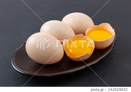 white Shell Chicken Eggs with Fresh Egg Yolk Food Ingredient 142029832
