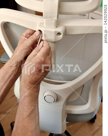 Office chair assembly. Securing the backrest using tools. Office chair assembly. Securing the backrest using tools. 142029928