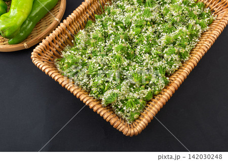 fresh Chinese Chive Flowers Green Vegetable Ingredient Close Up fresh Chinese Chive Flowers Green Vegetable Ingredient Close Up 142030248