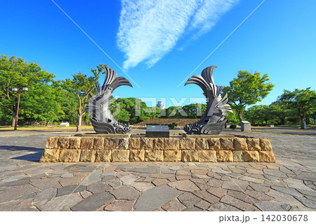 兵庫県姫路市、城見台公園から見た国宝姫路城と鯱の風景 兵庫県姫路市、城見台公園から見た国宝姫路城と鯱の風景 142030678