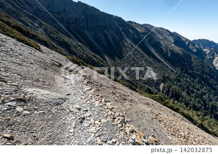 台湾最高峰、玉山登山ルートの風景 台湾最高峰、玉山登山ルートの風景 142032875