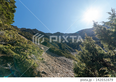 台湾最高峰、玉山登山ルートの風景 台湾最高峰、玉山登山ルートの風景 142032879