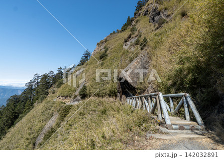 台湾最高峰、玉山登山ルートの風景 台湾最高峰、玉山登山ルートの風景 142032891